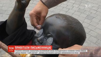 В Киеве переодели памятники основателям города в главных героев "Гарри Поттера"