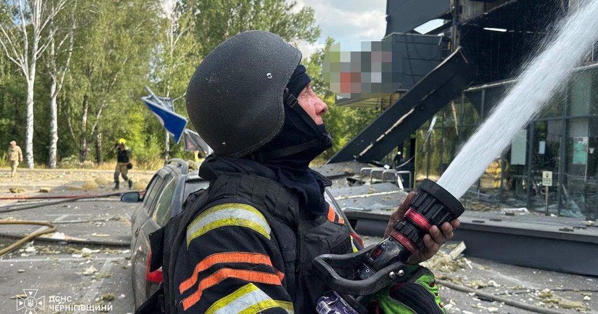 Росія атакувала великий обласний центр понад 10 дронами — що відбувається у місті