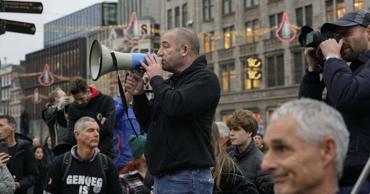 "Насильство під виглядом протесту": прем'єр Нідерландів обурився COVID-мітингами в країні