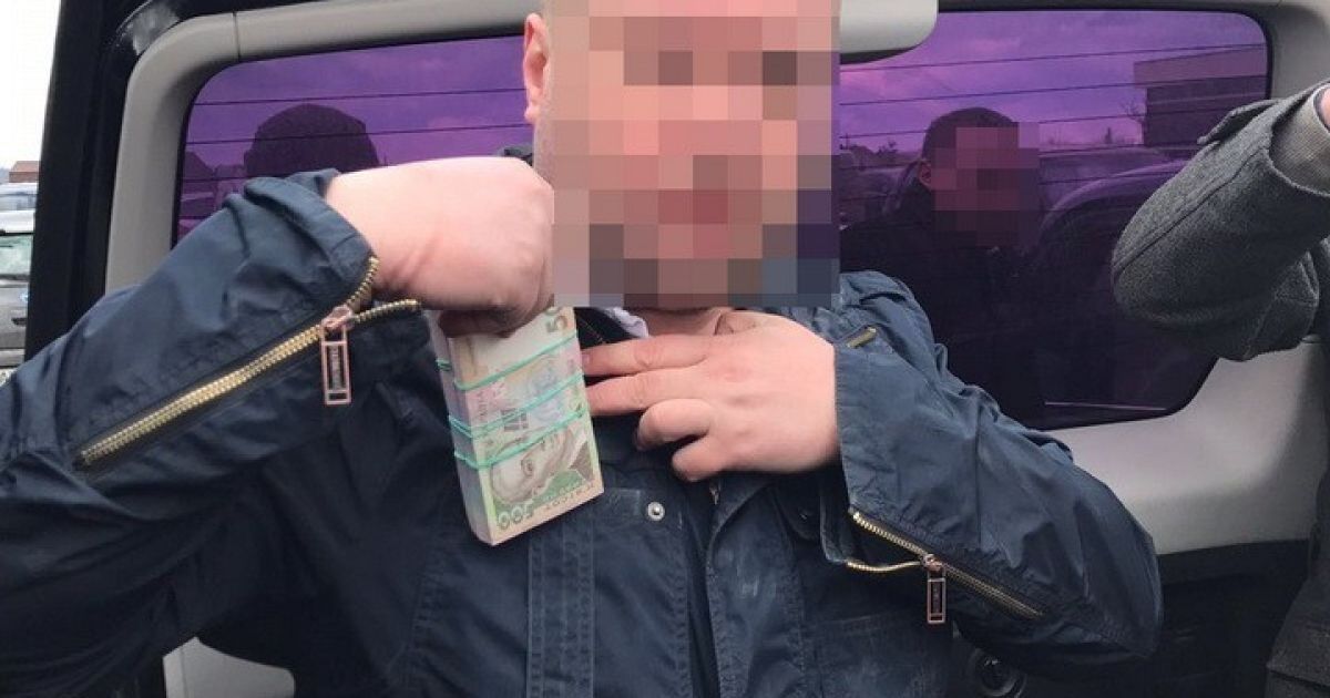 На Харьковщине чиновников облуправления Гоструда схватили на взятке