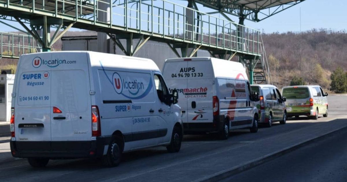 Від початку війни прикордонники оформили 15 тис. автомобілів з гуманітарною допомогою