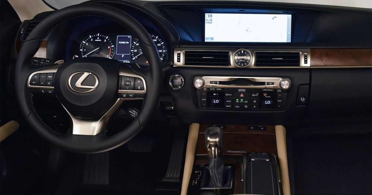 Американские Lexus после обновления остались без мультимедийных систем