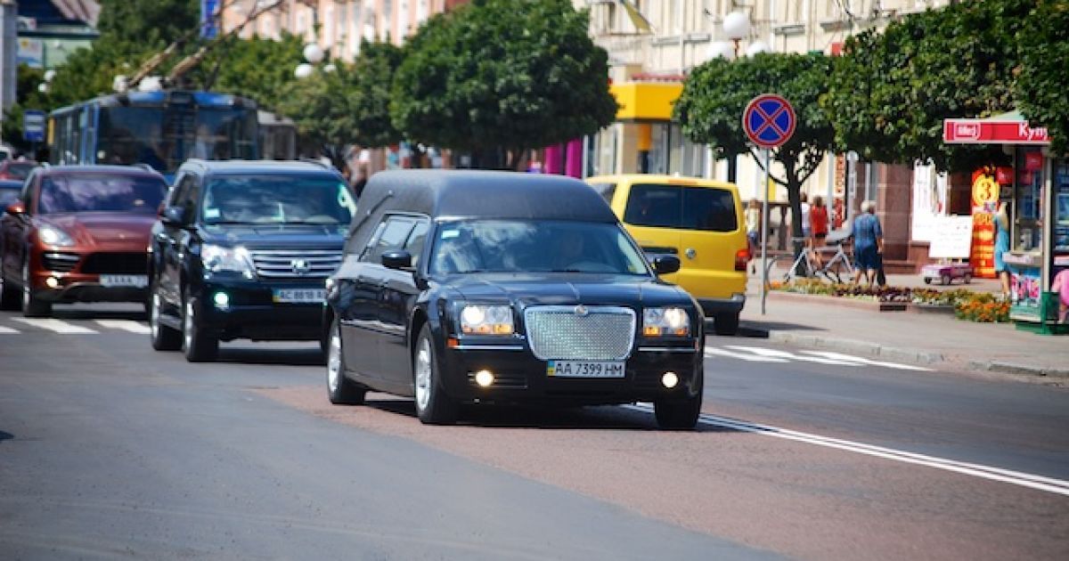 Во время церемонии прощания в Луцке с умершим Еремеевым / © ТСН.ua