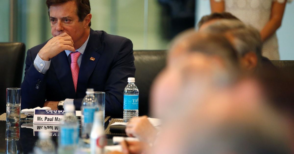 Документи і банківські записи: що шукало ФБР у політтехнолога Манафорта вдома