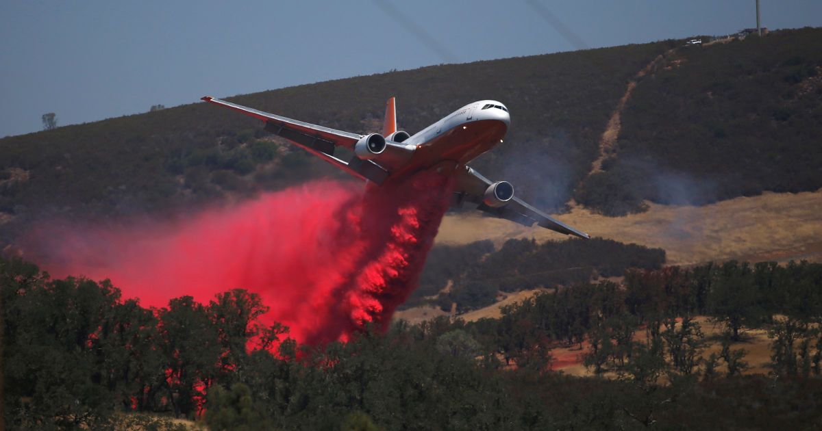 В Калифорнии местные власти выпустили приказ об эвакуации