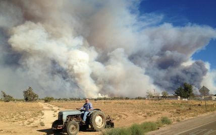 В Калифорнии крупный пожар выгнала из дома полтысячи людей