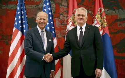 Президент Сербии на встрече с Байденом отказался вводить санкции против России