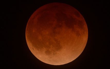 "Кровавое" лунное затмение 16 сентября: смотрите онлайн