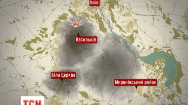 В Киеве дважды в день будут поливать улицы из-за пожара на нефтебазе
