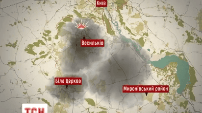 В Киеве дважды в день будут поливать улицы из-за пожара на нефтебазе
