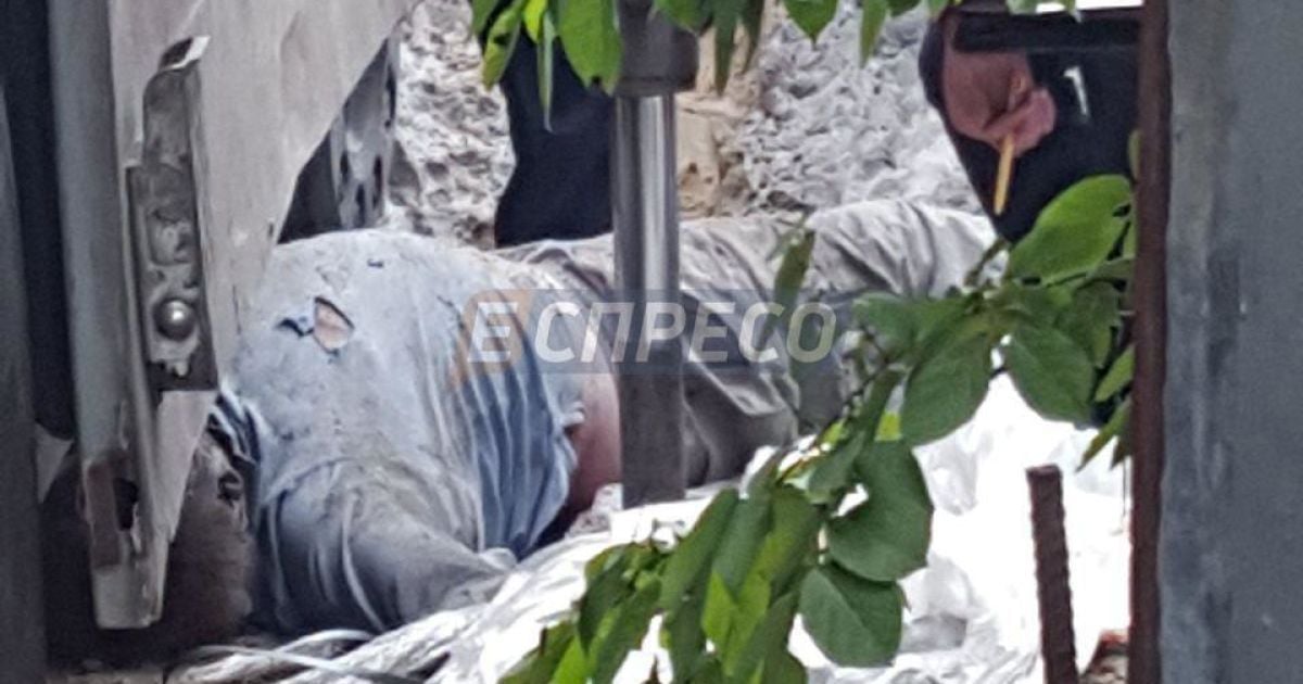 В Киеве строитель получил удар в 10 тысяч вольт напряжения