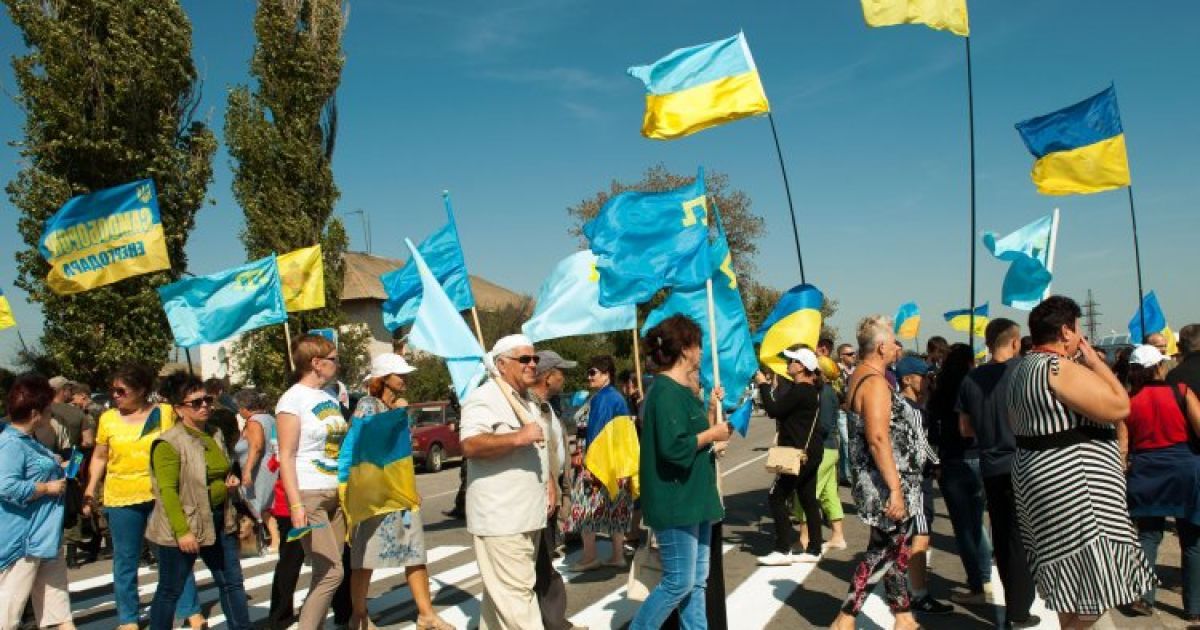 Блокировка въезда грузового транспорта на территорию Крыма в селе Чонгар (Херсонская область). 20 сентября началась бессрочная акция с транспортной блокады полуострова со стороны материковой Украины, которая заключается в недопущении грузового транспорта в Крым. / © УНИАН