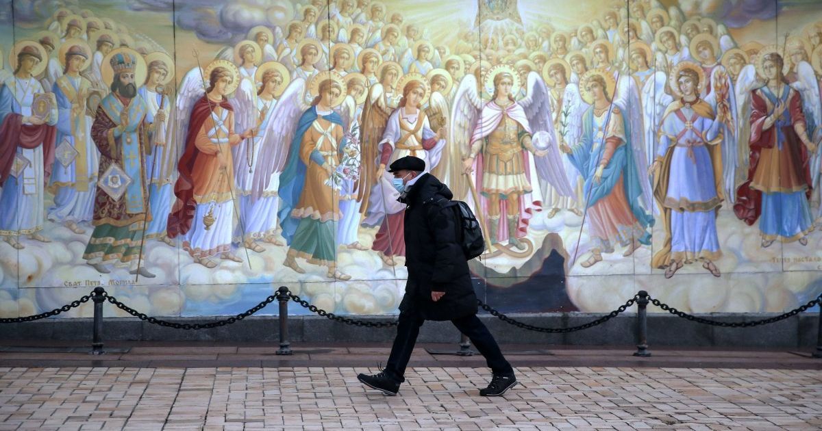 Без карантину вихідного дня, але в очікуванні локдауну: які обмеження діють в Україні і на що чекати у свята