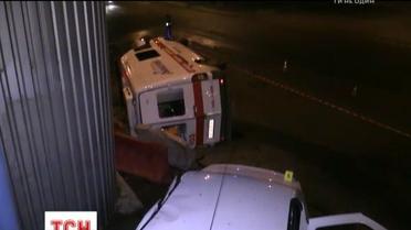 В Киеве "скорая помощь" попала в аварию