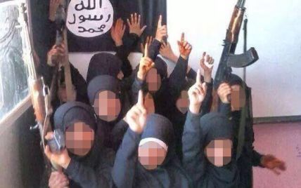 Террористы ИГ использовали 12-летнюю девочку для казни пленниц