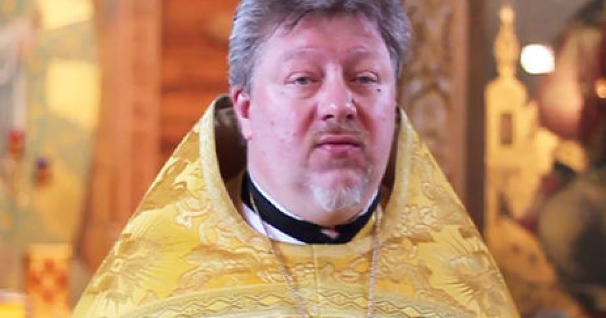 В России вспыхнул скандал из-за священника, спевшего "Мурку" в трапезной храма