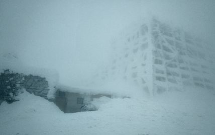 У Карпатах погіршується погода: 13 градусів морозу, рвучкий вітер і обледеніння (фото)