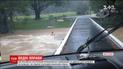 Лихачи проехались водными мотоциклами по затопленным улицам Австралии