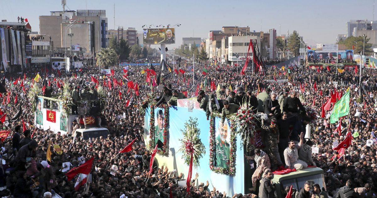 Іранське ТБ: на похоронній процесії за Сулеймані виникла смертельна тиснява – десятки загиблих