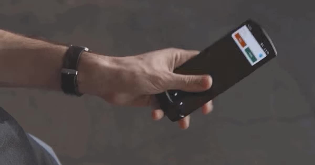 Motorola возродила легендарную раскладушку Razr