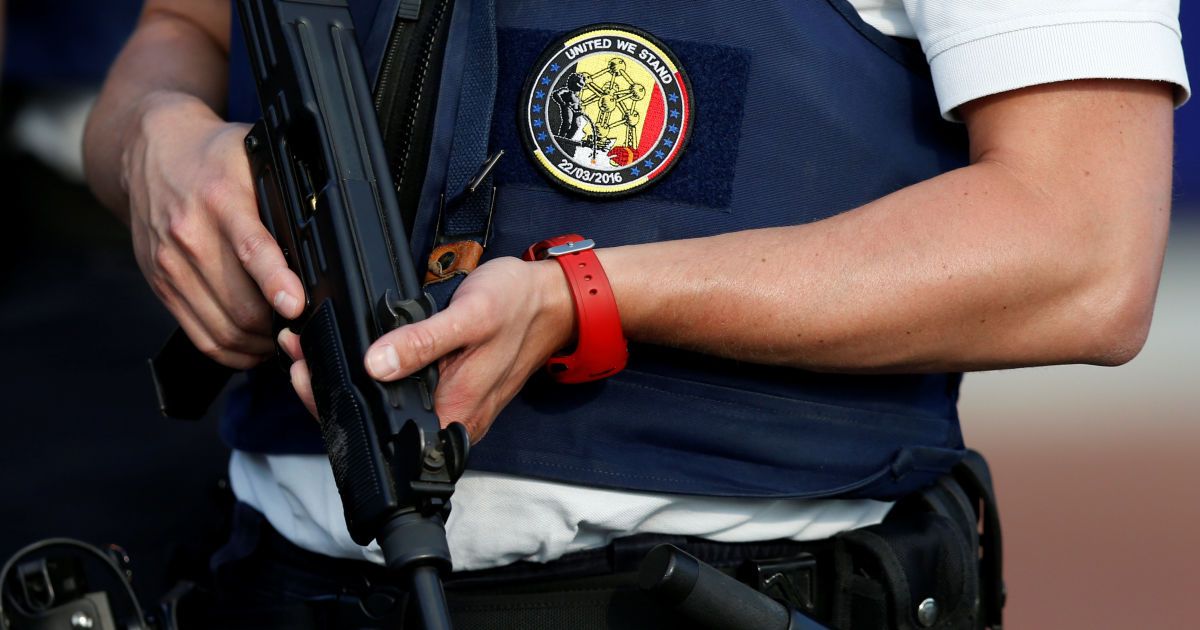 Полиция застрелила вооруженного мужчину в кафе в Бельгии