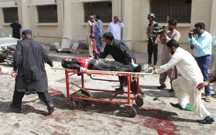 Почти сотня человек стали жертвами масштабного теракта в Пакистане