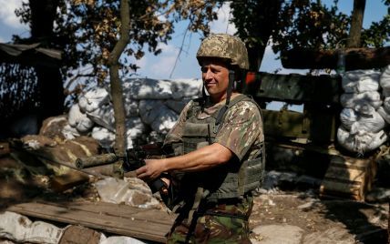 Російські окупанти 18 разів гатили по українських позиціях. Дайджест АТО