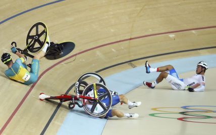 Британский велогонщик спровоцировал аварию в дисциплине омниум и выиграл "серебро" Олимпиады