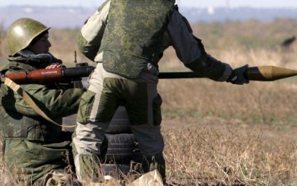 Ситуация на Донбассе обостряется. Боевики массивно применяют бронетехнику