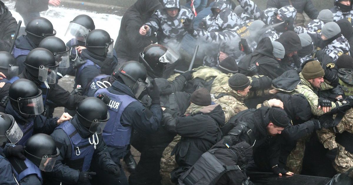 Сутички та стрілянина під Солом'янським судом у справі Труханова_13 / © УНИАН