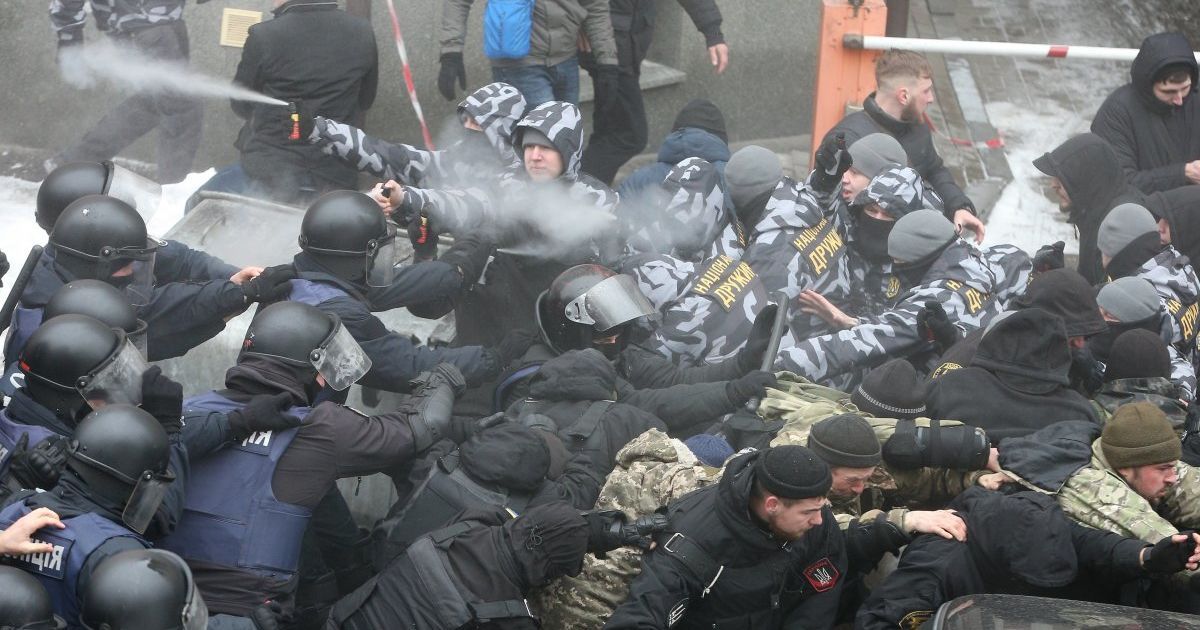 Сутички та стрілянина під Солом'янським судом у справі Труханова_3 / © УНИАН