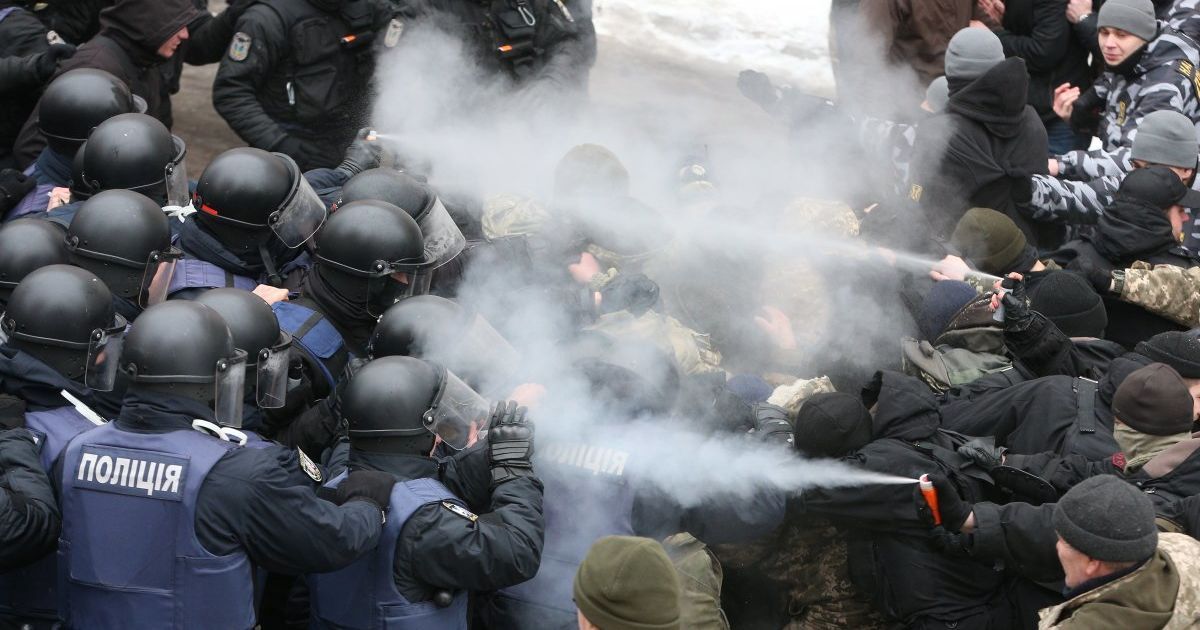 Сутички та стрілянина під Солом'янським судом у справі Труханова_2 / © УНИАН