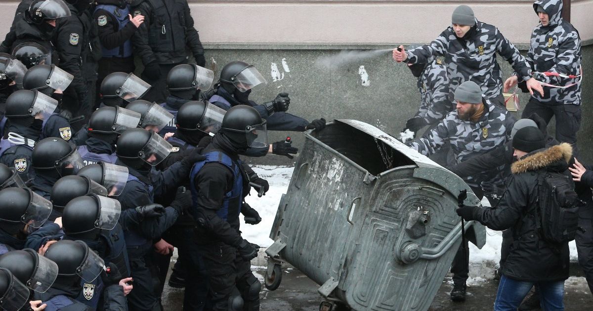 Сутички та стрілянина під Солом'янським судом у справі Труханова_4 / © УНИАН