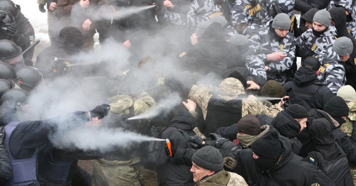 Сутички та стрілянина під Солом'янським судом у справі Труханова_1 / © УНИАН