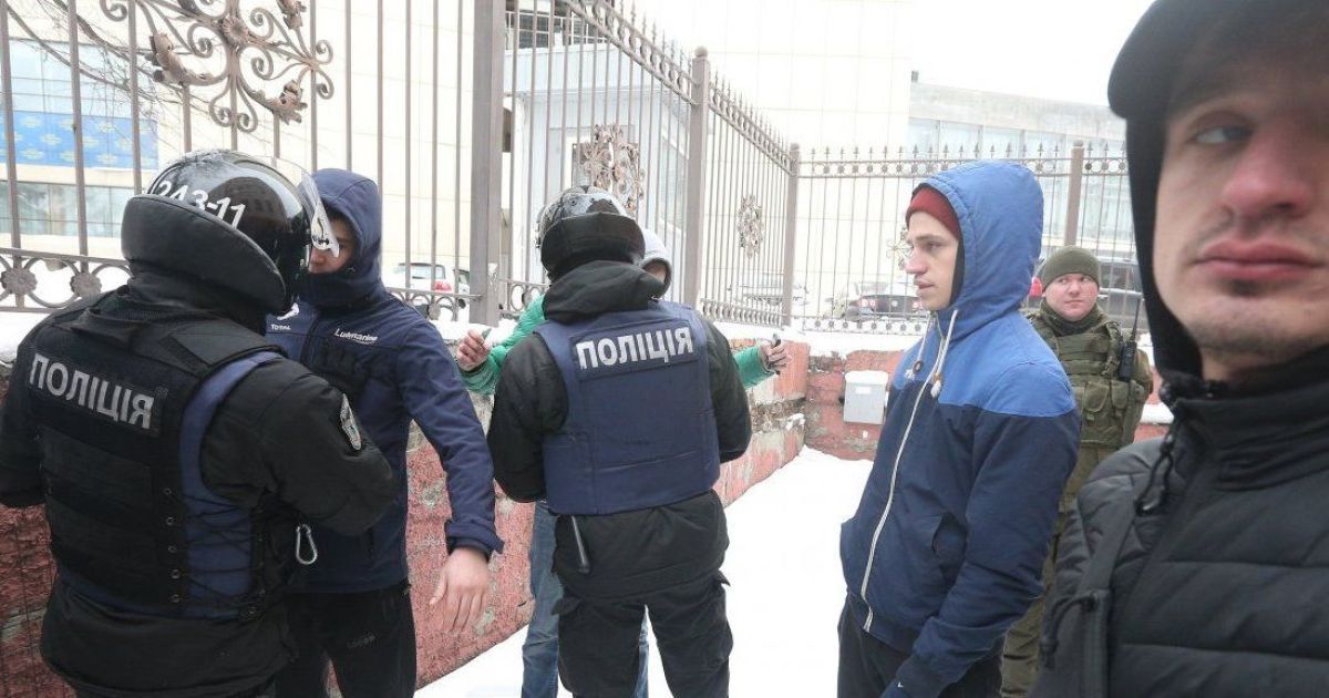 Сутички та стрілянина під Солом'янським судом у справі Труханова_10 / © УНИАН