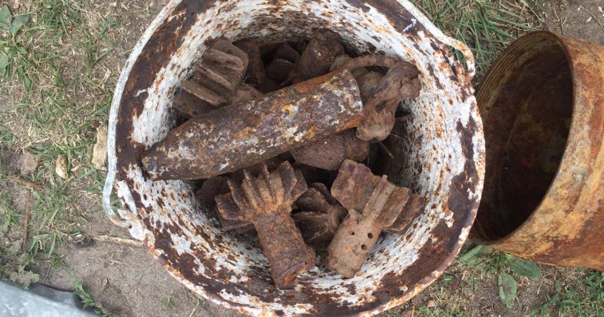 На Рівненщині правоохоронці вилучили понад тисячу вибухових предметів на подвір'ї, де загинуло двоє дітей