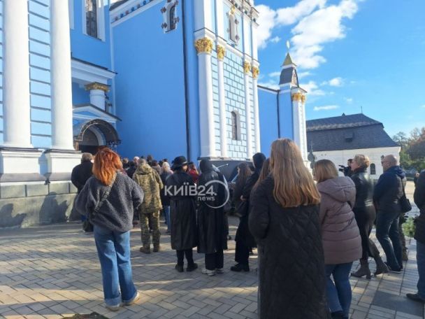 В Киеве прощаются с Марией Трояновской, погибшей в результате попадания "Шахеда" в многоэтажку / Фото: kyiv24.news