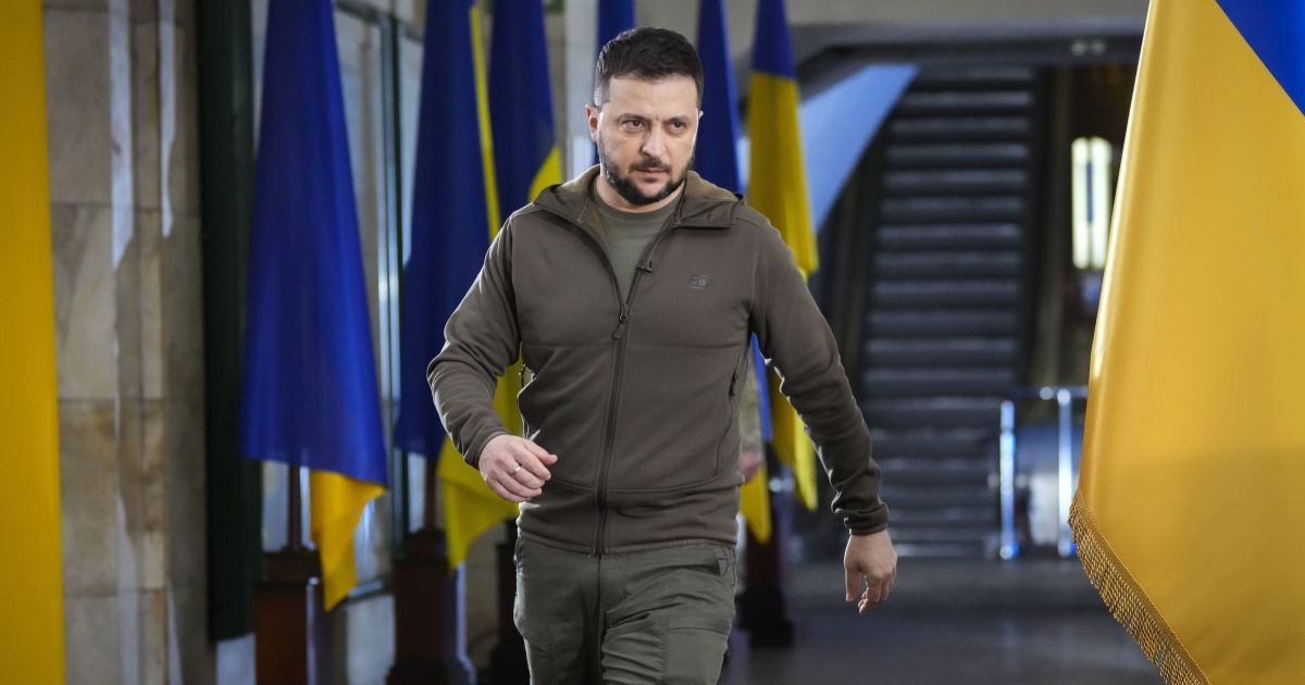 Президент Володимир Зеленський розповів, як дізнався про "злив" секретних документів США.