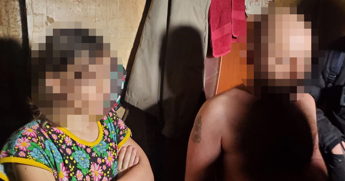 У Києві упродовж року жінка та її співмешканець гвалтували і розбещували власних дітей