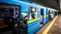 У Києві людина впала на колії метро