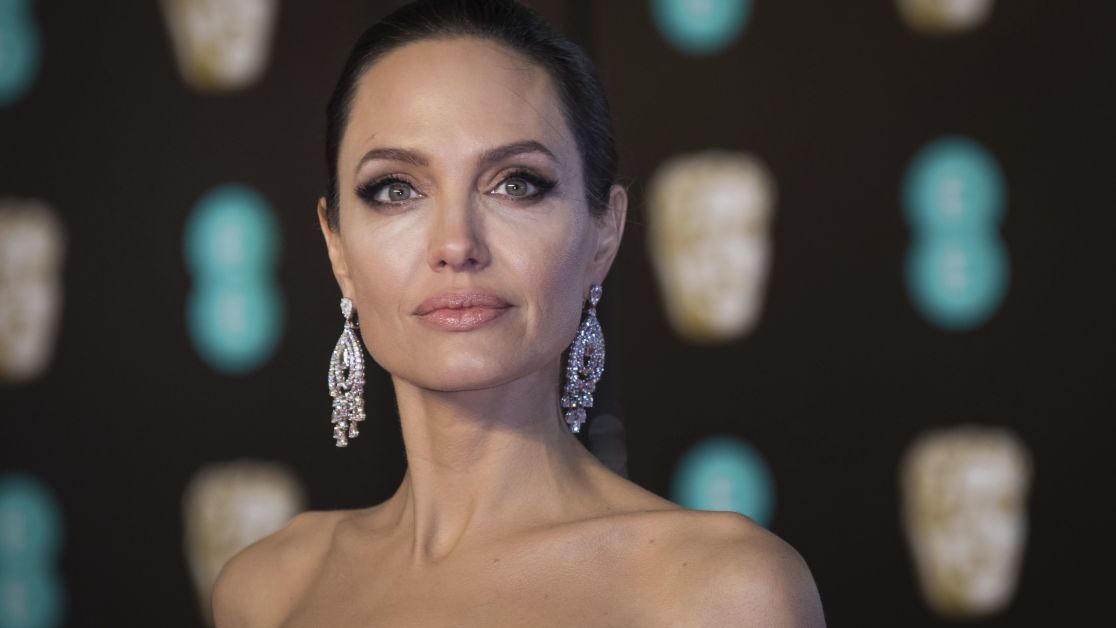 20 самых откровенных образов Анджелины Джоли