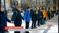 Во Львове ученики и учителя создали "живую цепь" длиной полтора километра