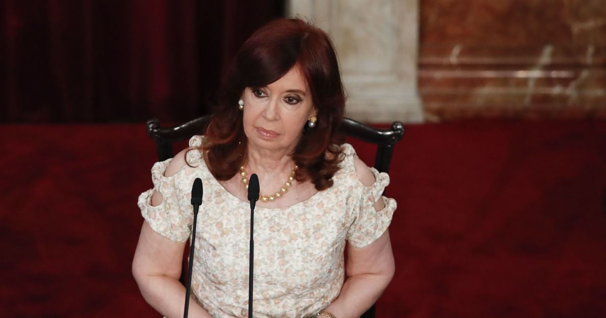 Направив пістолет в обличчя: в Аргентині чоловік хотів вбити віцепрезидентку (відео)