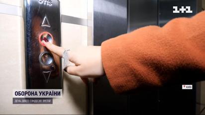 Як діяти у випадку застрягання в ліфті і чому не можна відкривати двері
