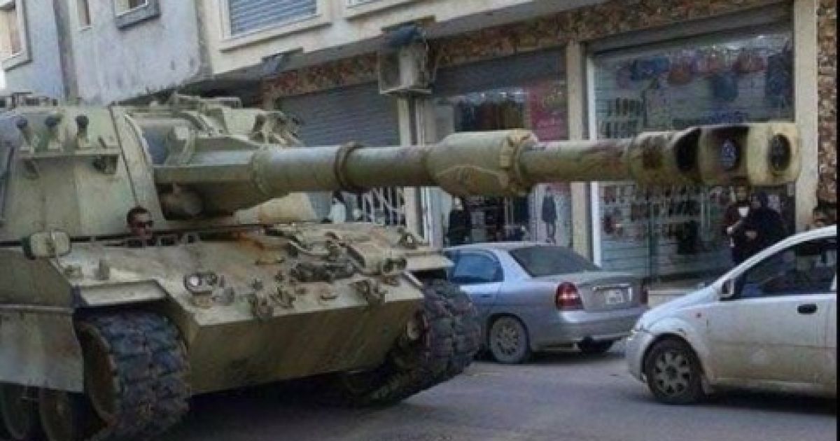 Танки и артиллерия: в столице Ливии произошли столкновения между сторонниками правительства и оппозиции