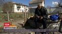 Новини України: у селі поблизу Києва дідусь оселився в залізній халабуді, бо жінка вигнала з дому
