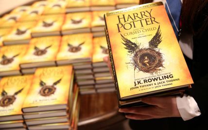 Новая книга о Гарри Поттере стала самой продаваемой книга в Британии за десятилетие