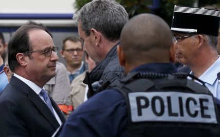 Теракт у Франції: приїзд Олланда і реакція Папи