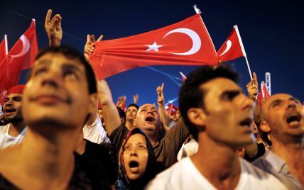 Після спроби путчу в Туреччині можуть повернути смертну кару