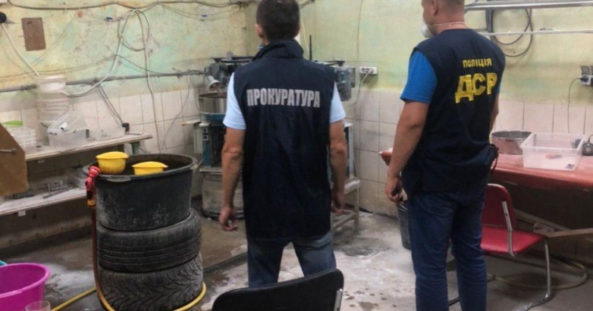 В Ровенской области обнаружили цех с янтарем на несколько миллионов гривен